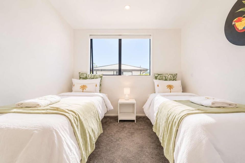 Designer 2BR Flat - Outdoor Sitting & Cozy Ambiance House in Christchurch