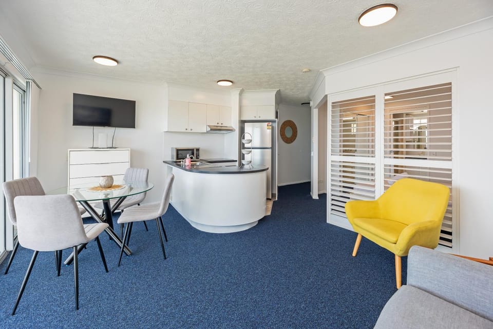 TV and multimedia, Kitchen or kitchenette, Living room, Seating area, Dining area, minibar, oven