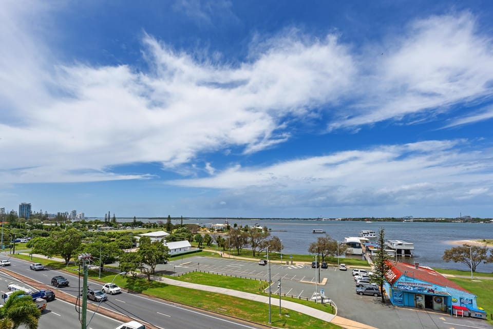 Day, Neighbourhood, Natural landscape, Bird's eye view, City view, Sea view, Street view