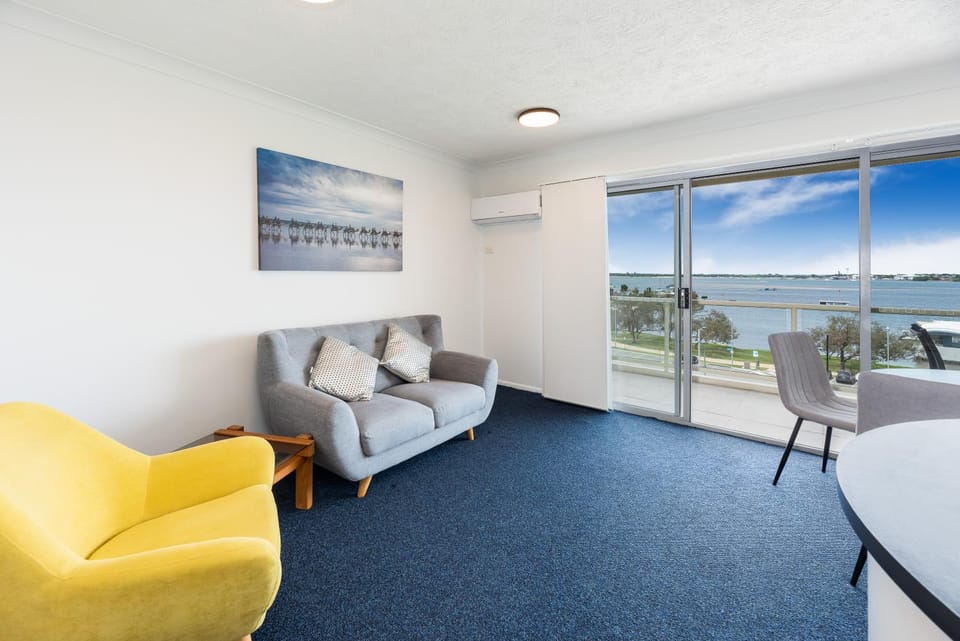 Natural landscape, Living room, Photo of the whole room, Seating area, Sea view