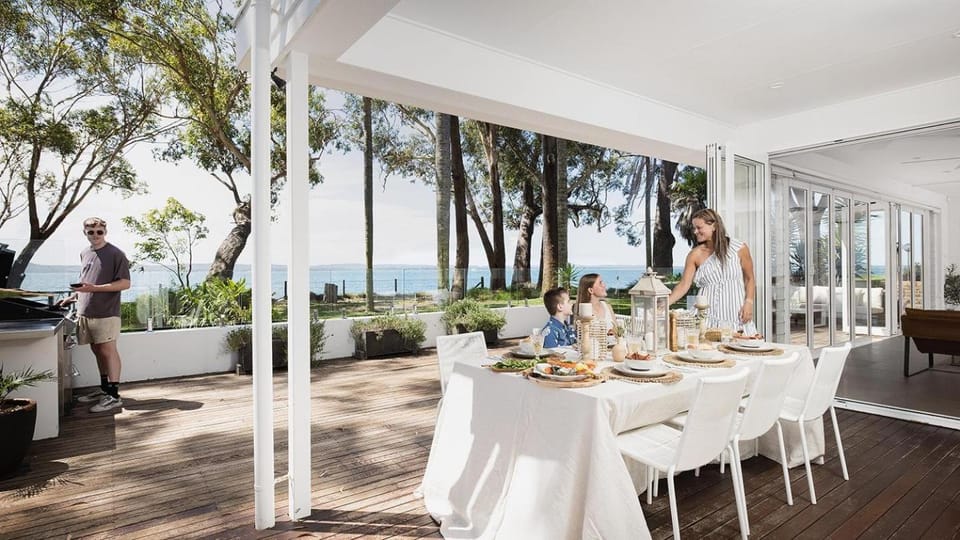 Patio, Day, People, Natural landscape, View (from property/room), Balcony/Terrace, Living room, Food and drinks, Seating area, Dining area, Food, Guests, Sea view, group of guests