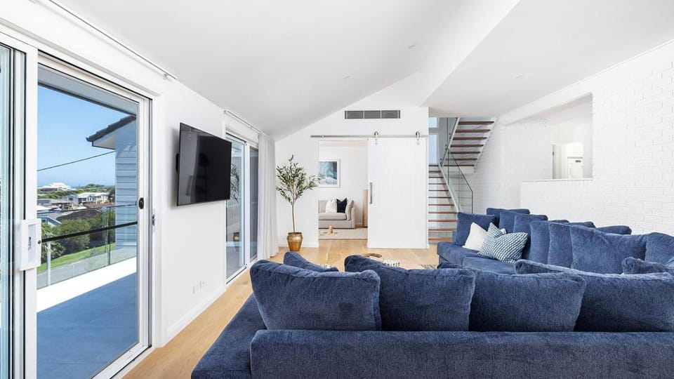 Communal lounge/ TV room, TV and multimedia, Living room, Seating area, Evening entertainment