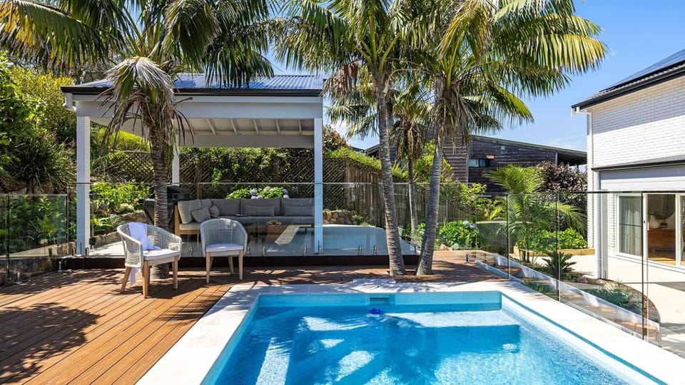 Property building, Patio, Spring, Day, Garden, Garden view, Pool view, Swimming pool, sunbed