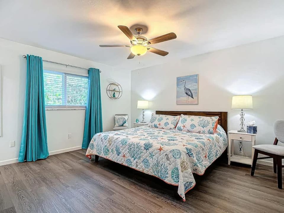Bring Your Boat! Updated Home Close to 3 Beaches House in Iona