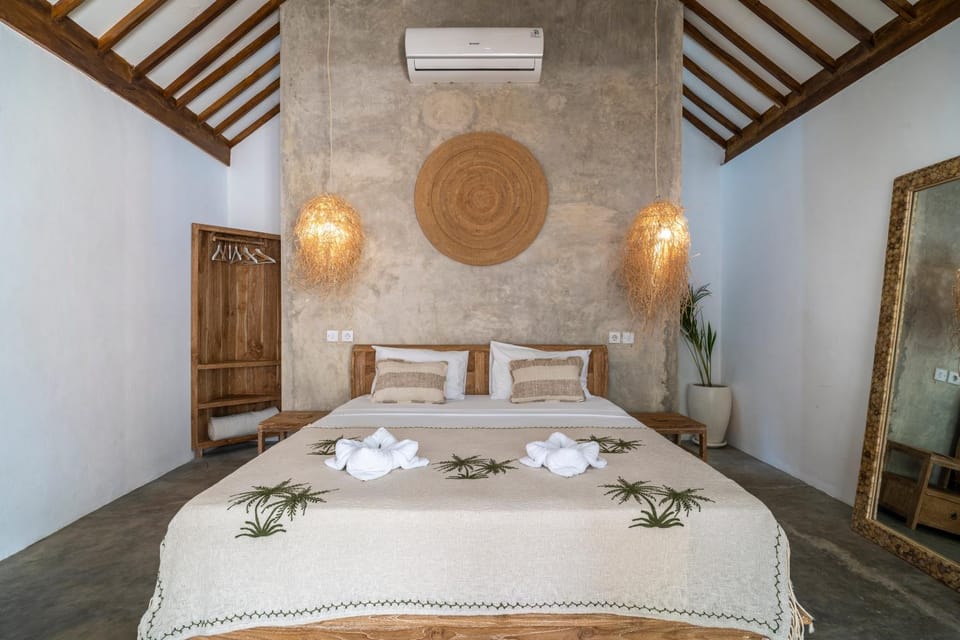 Bed, Photo of the whole room, Decorative detail, Bedroom, towels, wardrobe, air conditioner