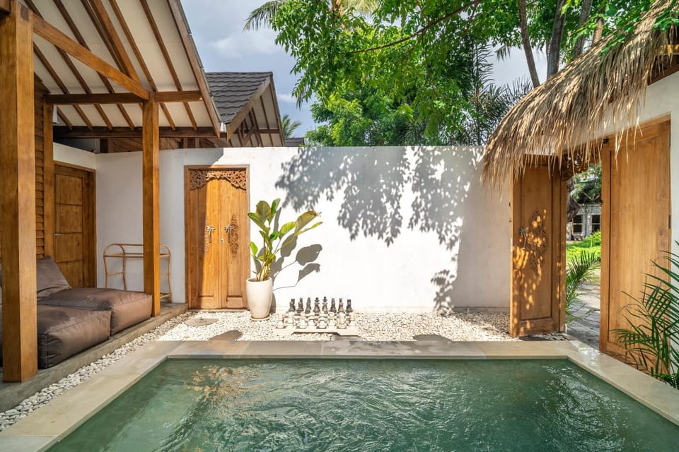Property building, Patio, Day, Natural landscape, Garden, Garden view, Pool view, Swimming pool, sunbed