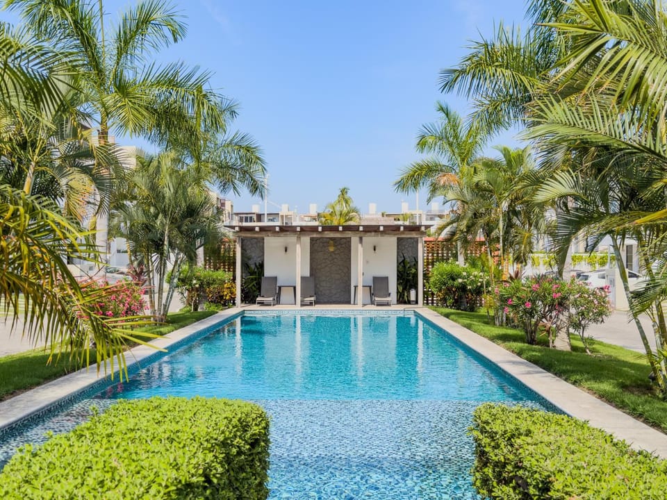 Property building, Spring, Day, Natural landscape, Garden, Garden view, Pool view, Swimming pool, sunbed