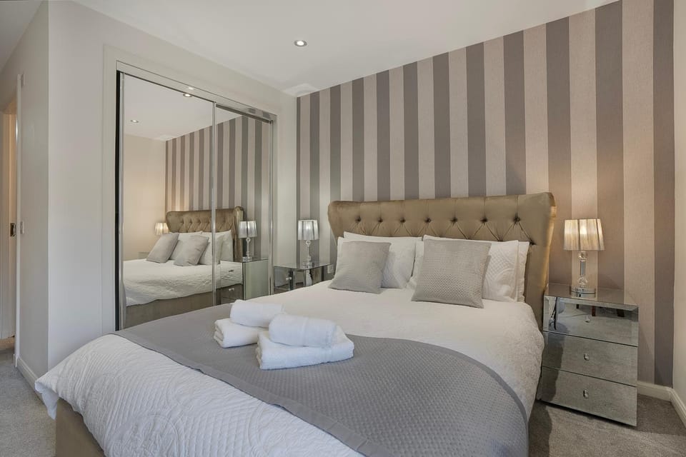 Bed, Bedroom, towels, wardrobe