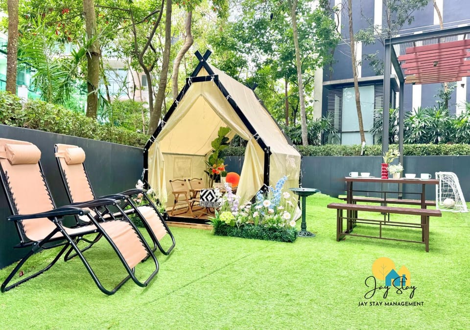 The Shore l Exclusive Private Garden l Luxury Suite l 4-9 pax l Melaka River View l Direct Mall l Jonker Street by Jay Stay Management Apartment in Malacca
