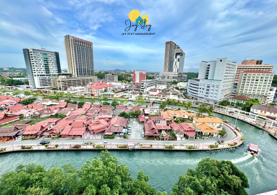 The Shore l Exclusive Private Garden l Luxury Suite l 4-9 pax l Melaka River View l Direct Mall l Jonker Street by Jay Stay Management Apartment in Malacca