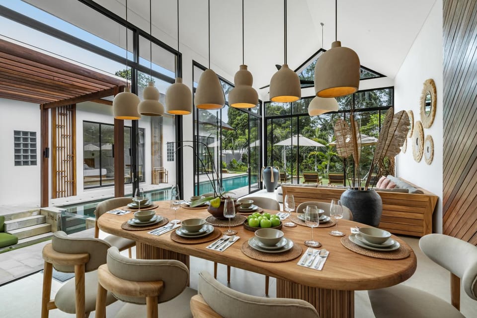View (from property/room), Seating area, Dining area