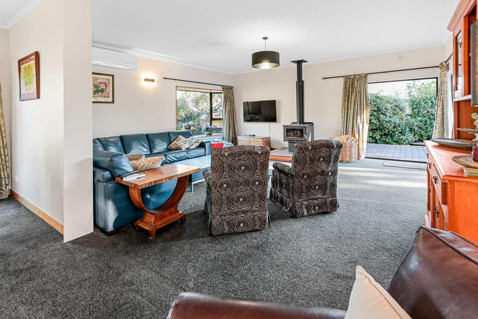 Relax on Rob Roy House in Wanaka
