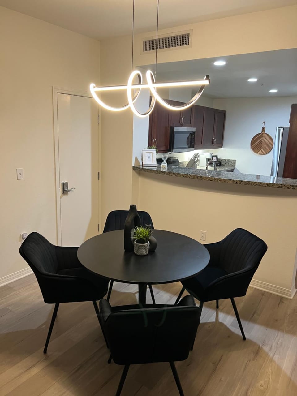 Seating area, Dining area