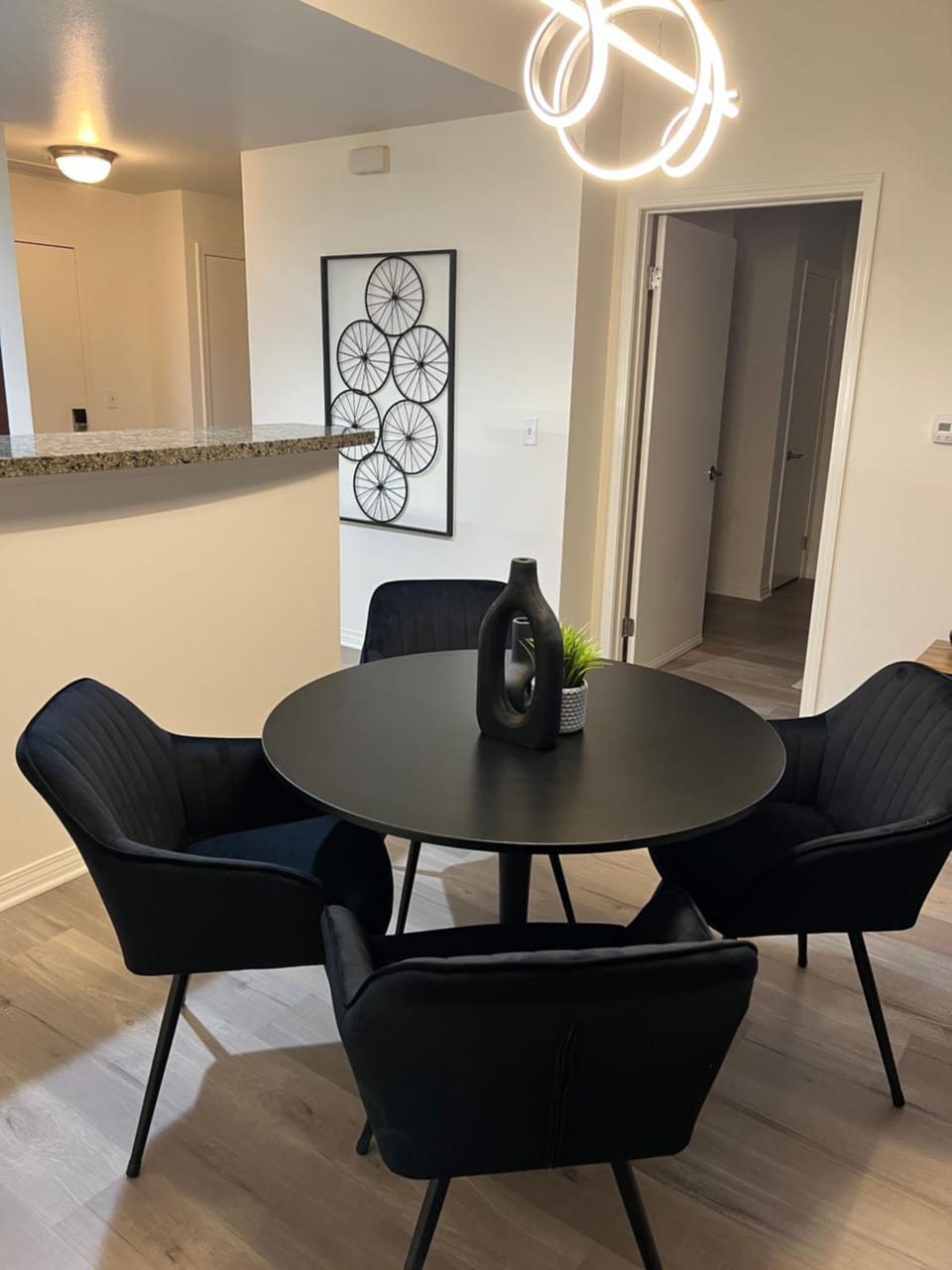 Seating area, Dining area