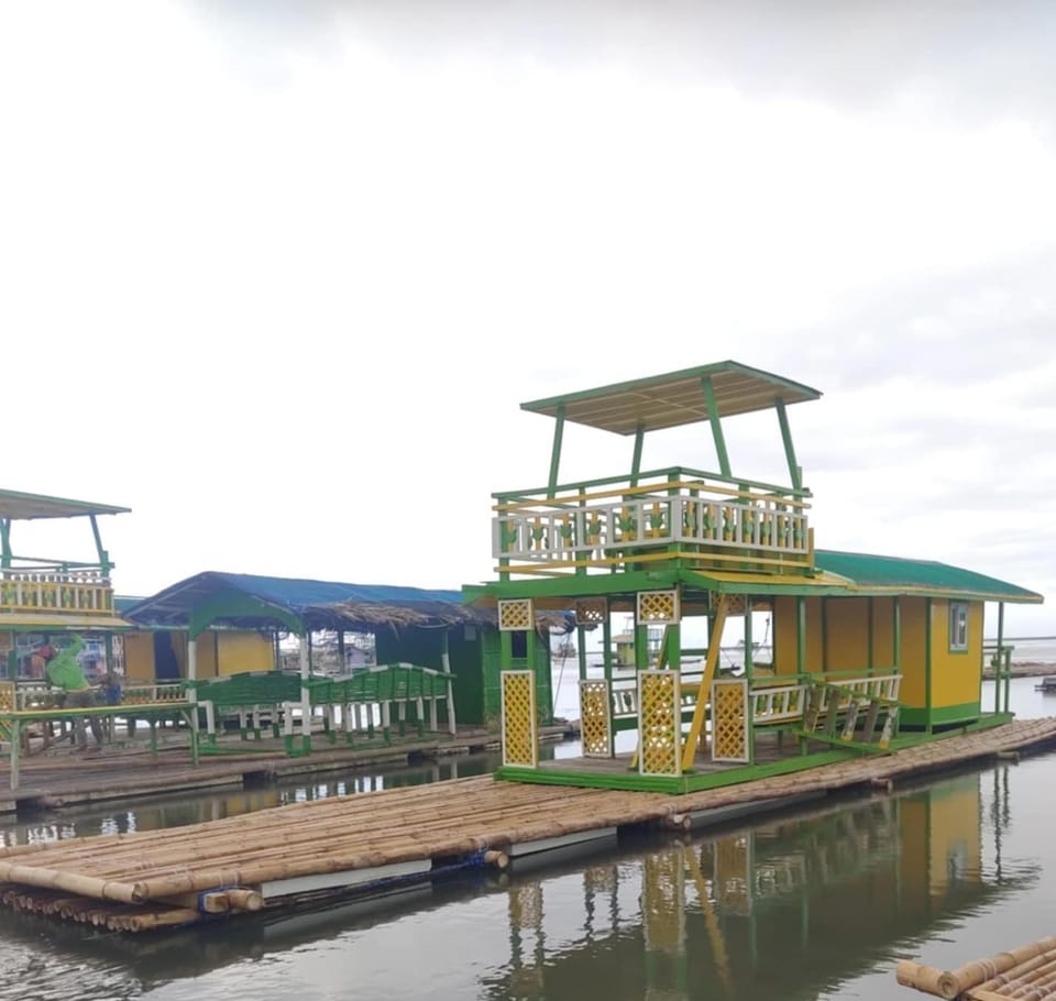 Little Boracay Kuya Waw Floating Cottage Docked boat in Calabarzon