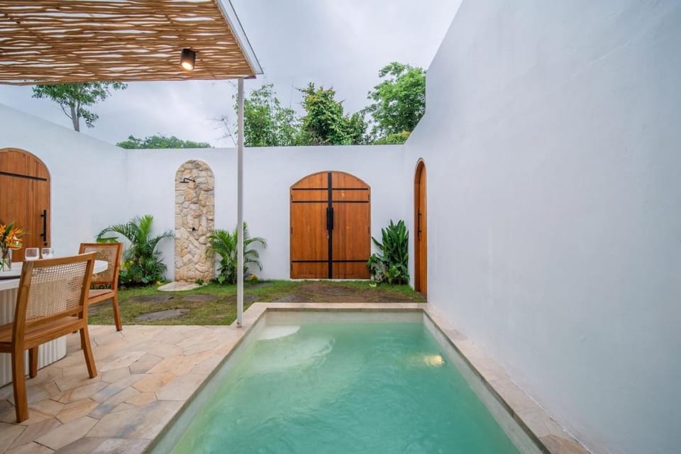 Garden, Swimming pool