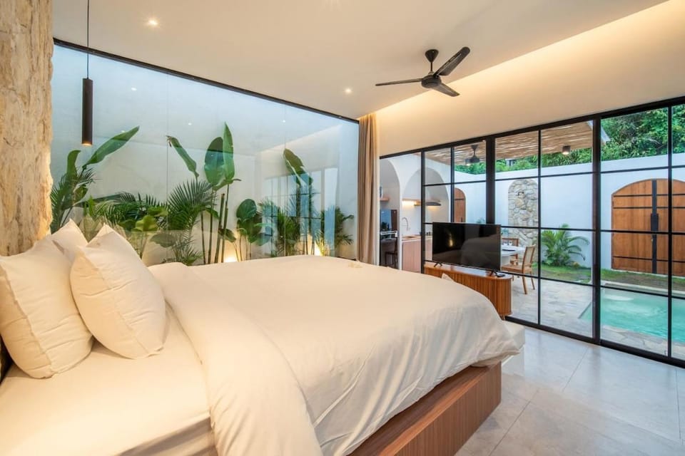 Bedroom, Pool view