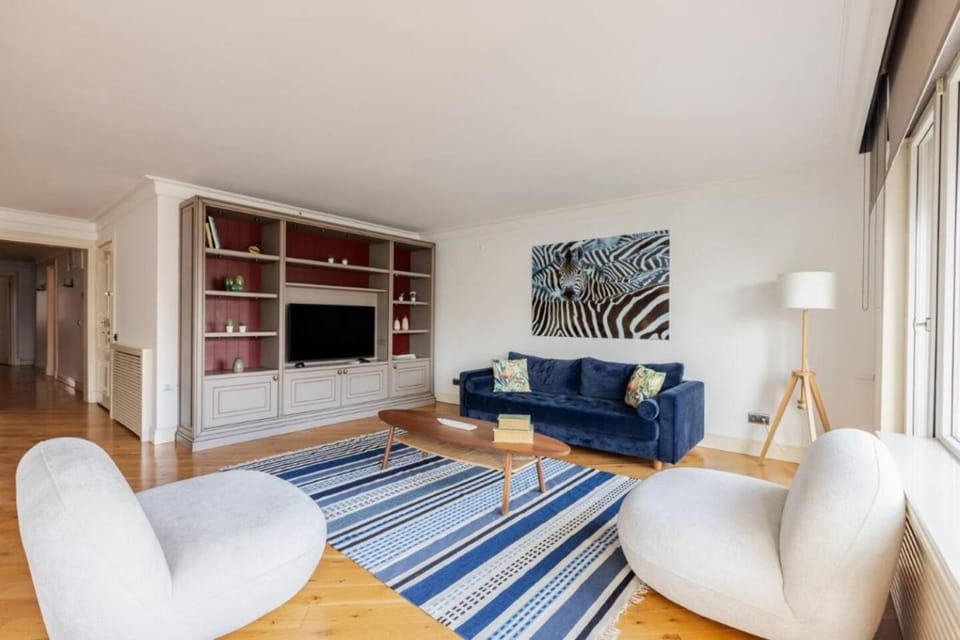 Luxury Modern 3Bed25Bath Central Bright Pad #375 Apartment in Istanbul
