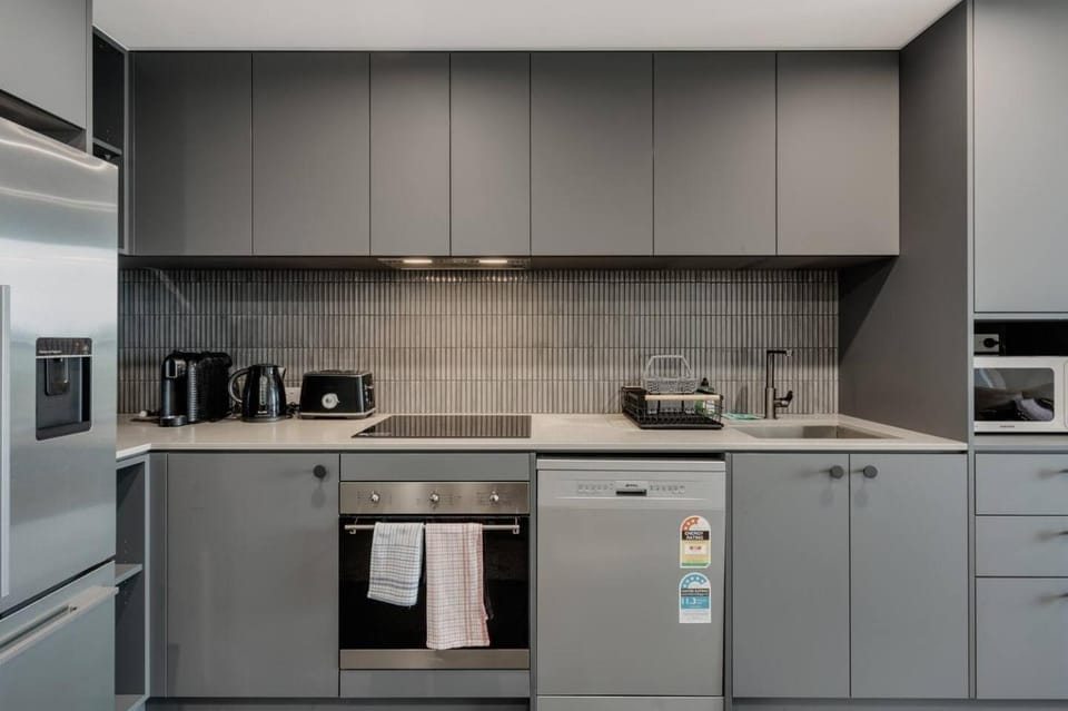 Beautiful 2BR Lakeside View Apartment in Canberra