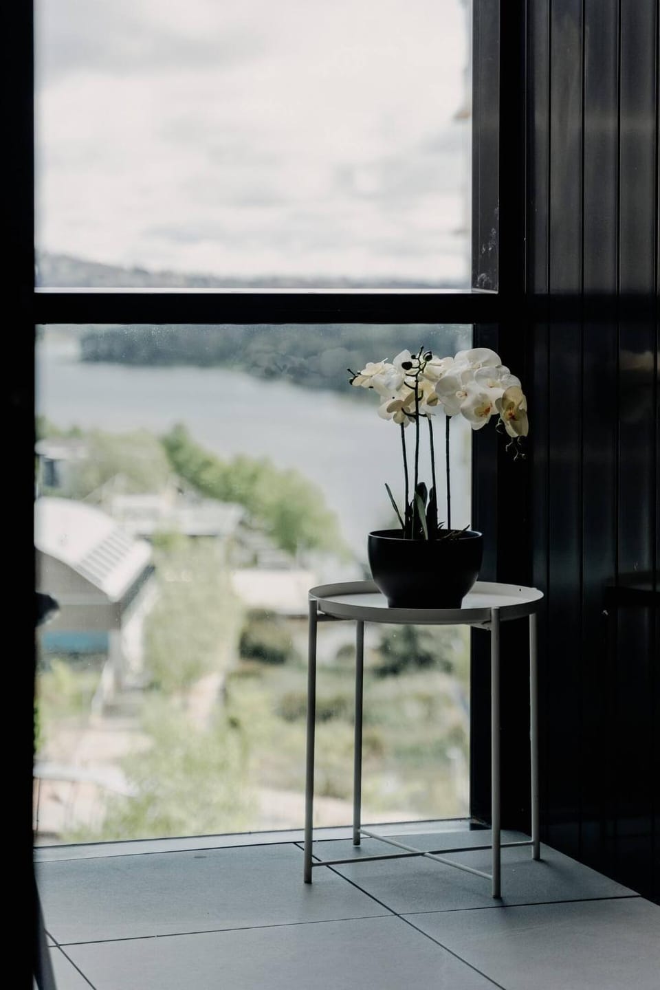 Beautiful 2BR Lakeside View Apartment in Canberra