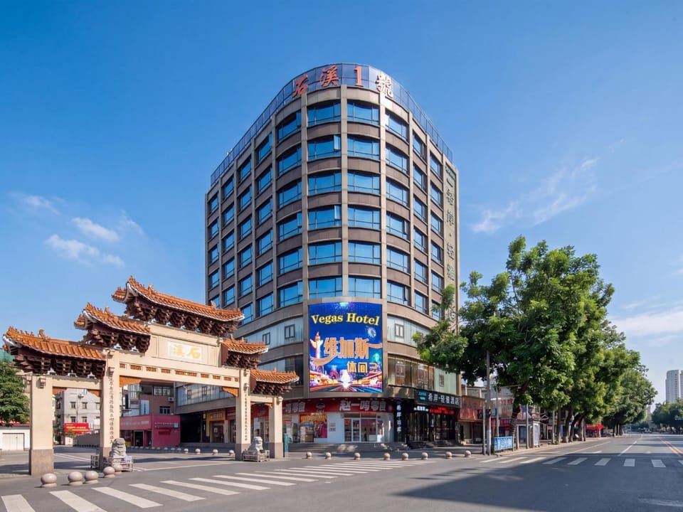 Property building, Day, Neighbourhood, City view, Street view, Location