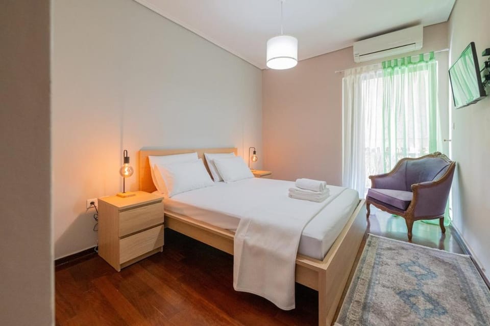 Bed, Photo of the whole room, Bedroom, towels, air conditioner