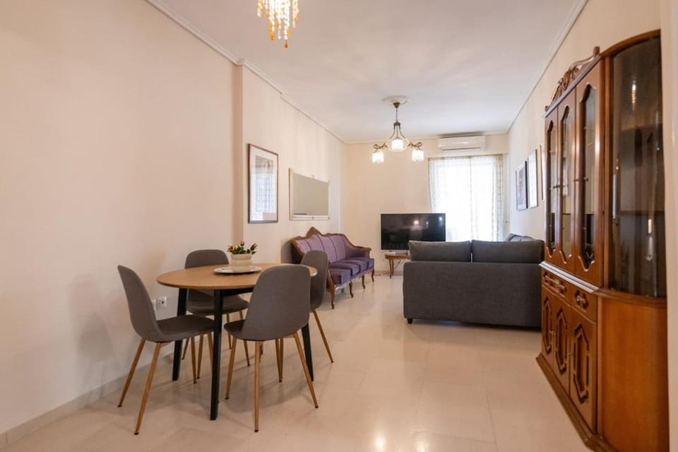 TV and multimedia, Living room, Seating area, Dining area