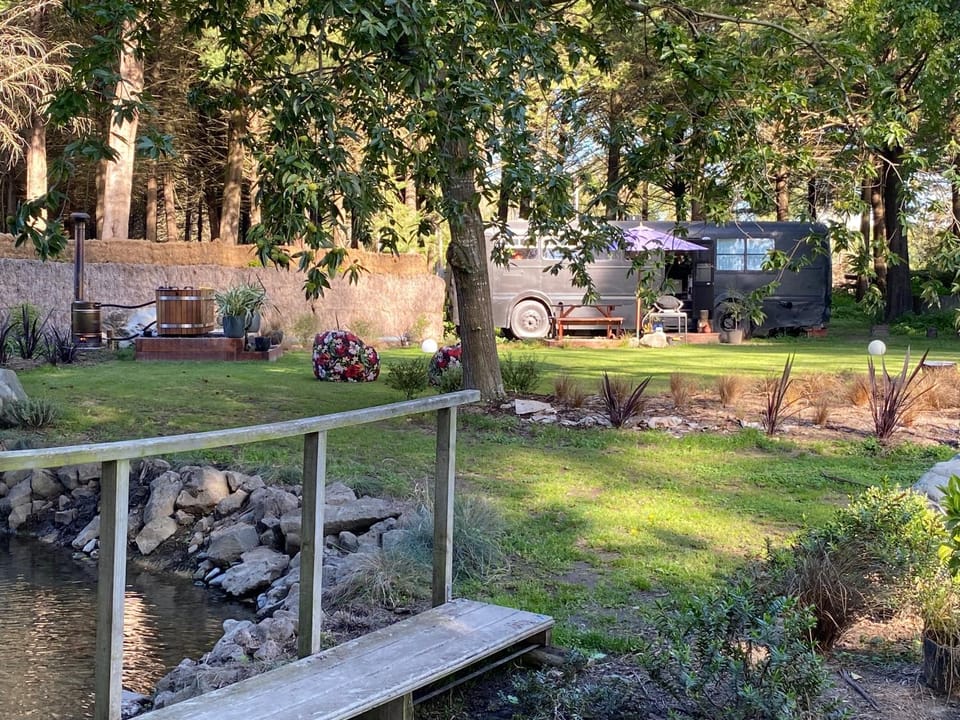 Property building, Natural landscape, Garden, Hot Tub, Garden view, River view