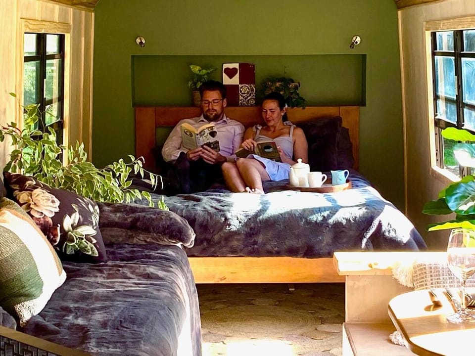 Bed, Seating area