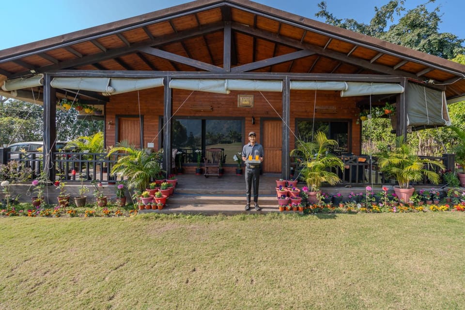 Property building, Patio, Spring, Day, Garden, Garden view