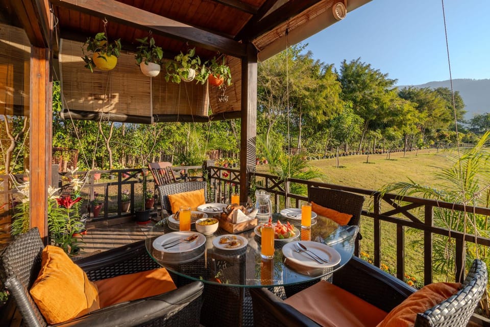 Patio, Spring, Day, Natural landscape, Garden, View (from property/room), Balcony/Terrace, Dining area, Garden view, Mountain view