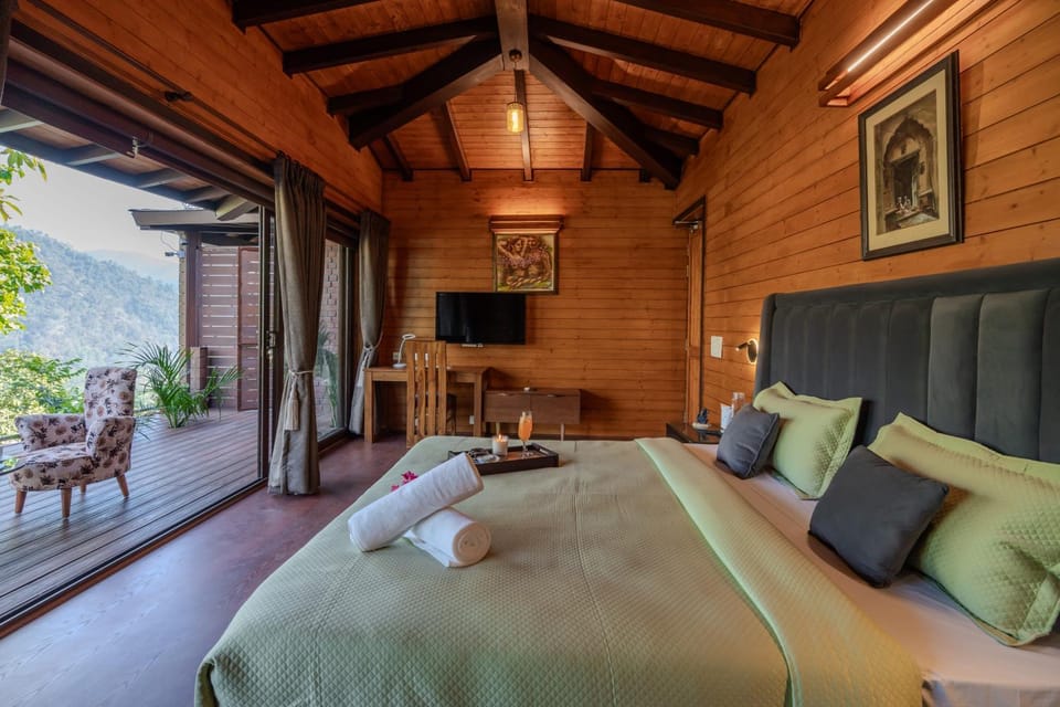 Communal lounge/ TV room, Bed, TV and multimedia, Living room, Photo of the whole room, Seating area, Evening entertainment, Bedroom