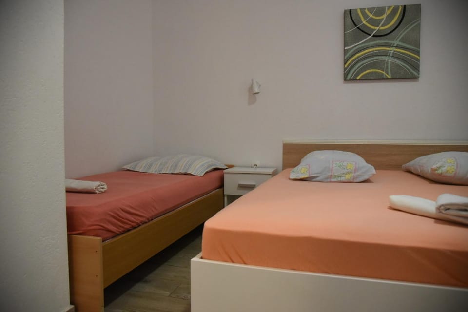 Apartments Pomalo Bed and Breakfast in Makarska