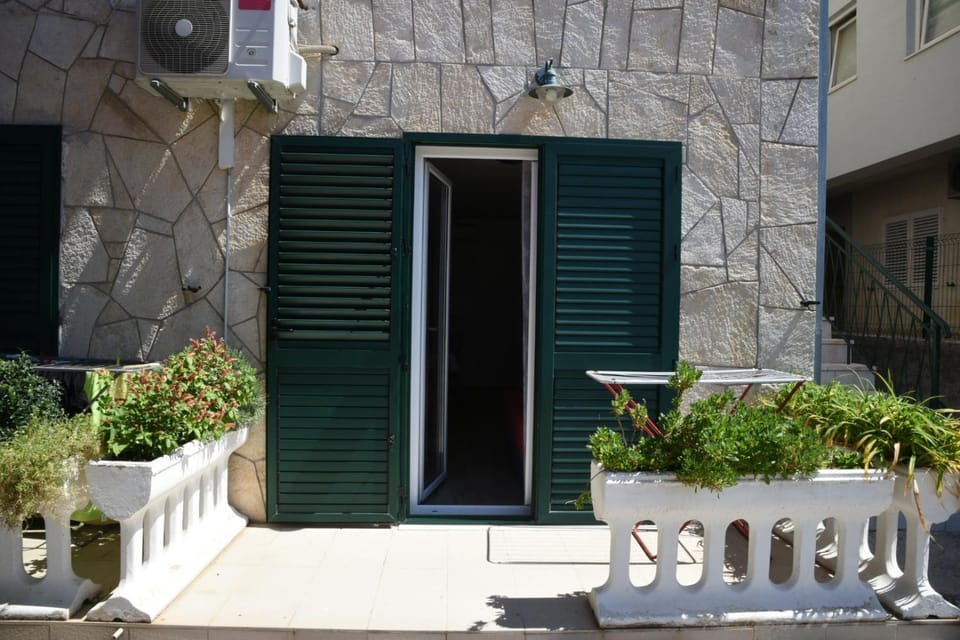 Apartments Pomalo Bed and Breakfast in Makarska