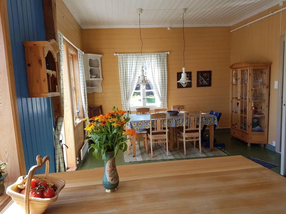 Charming sea house with sauna and private jetty Apartment in Vestland