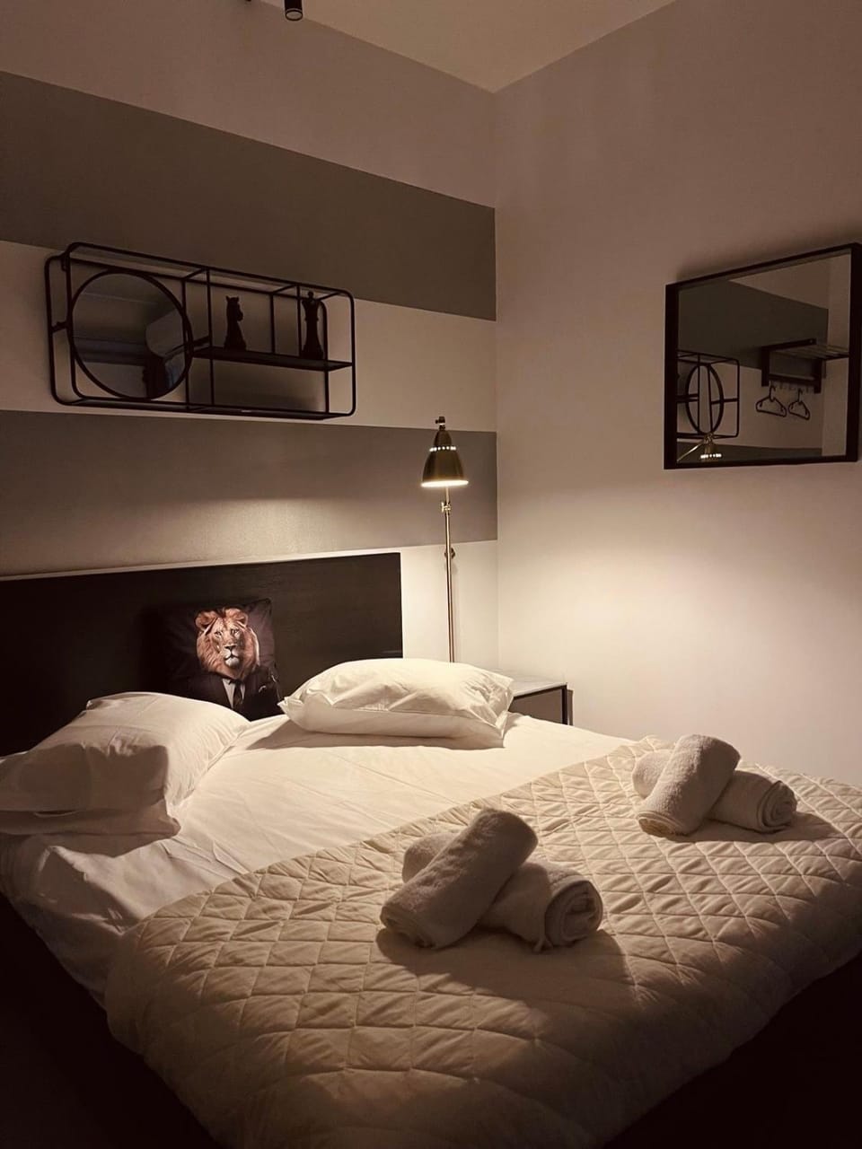White Marble Rooms Apartment in Athens