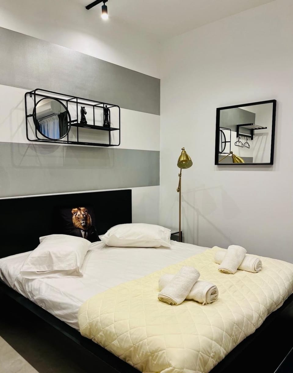 White Marble Rooms Apartment in Athens