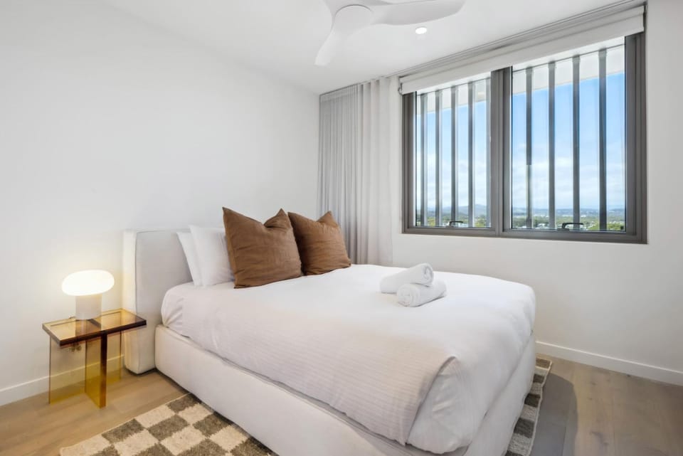 Bed, Bedroom, towels