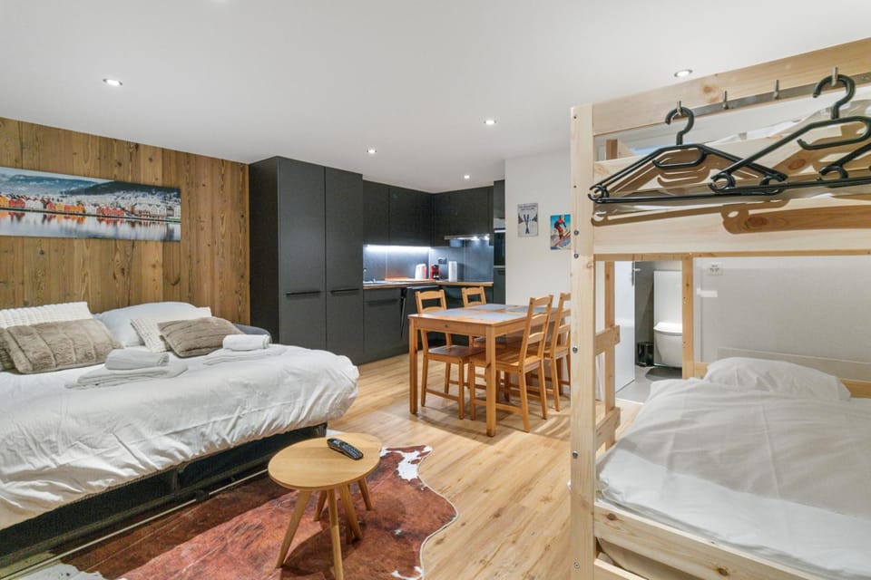 Bed, Living room, Photo of the whole room, Seating area, Bedroom