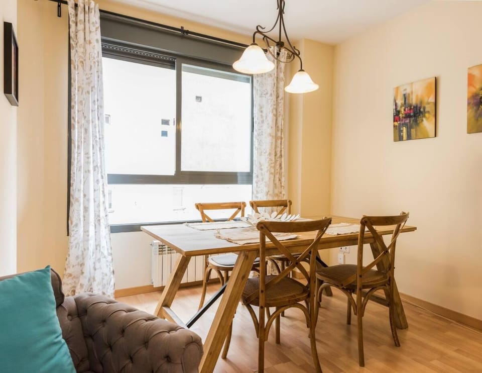 Cosy Bright Apt & 2BD 2BTH Salamanca &Goya Apartment in Madrid