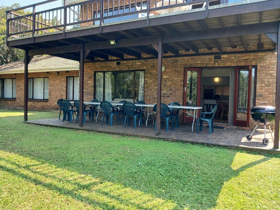 Property building, Patio, Garden, Balcony/Terrace