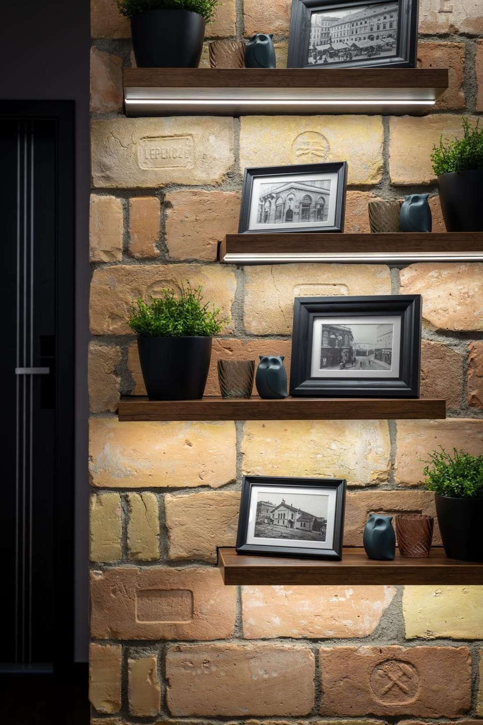 Property building, Decorative detail, On site