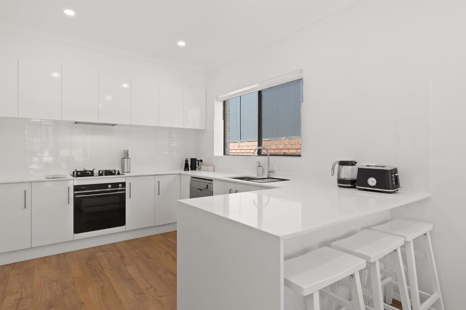 Coastal Escape, 2 Bedroom Retreat with Courtyard House in Adelaide