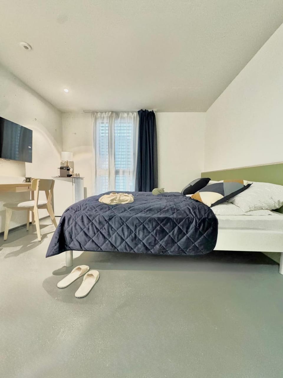 Bed, TV and multimedia