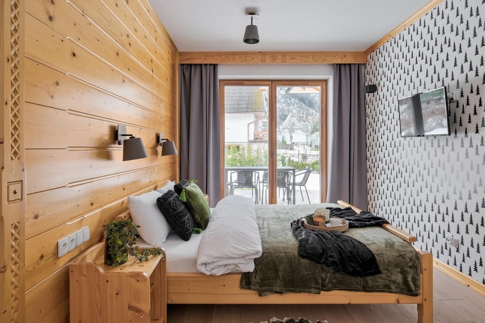 Bed, Photo of the whole room, Seating area, Bedroom, towels, wardrobe