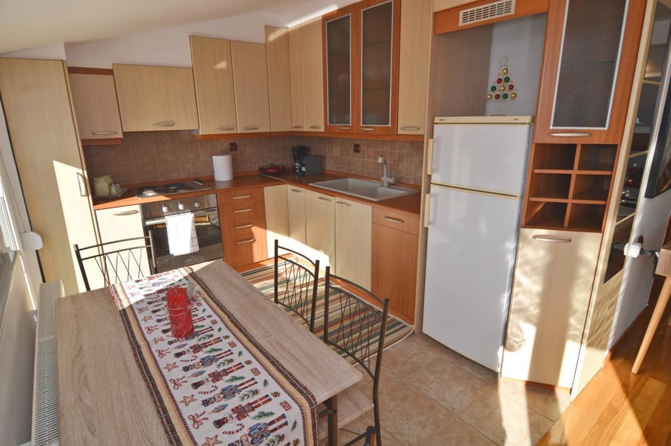 Kitchen or kitchenette, Living room, Dining area, oven, stove
