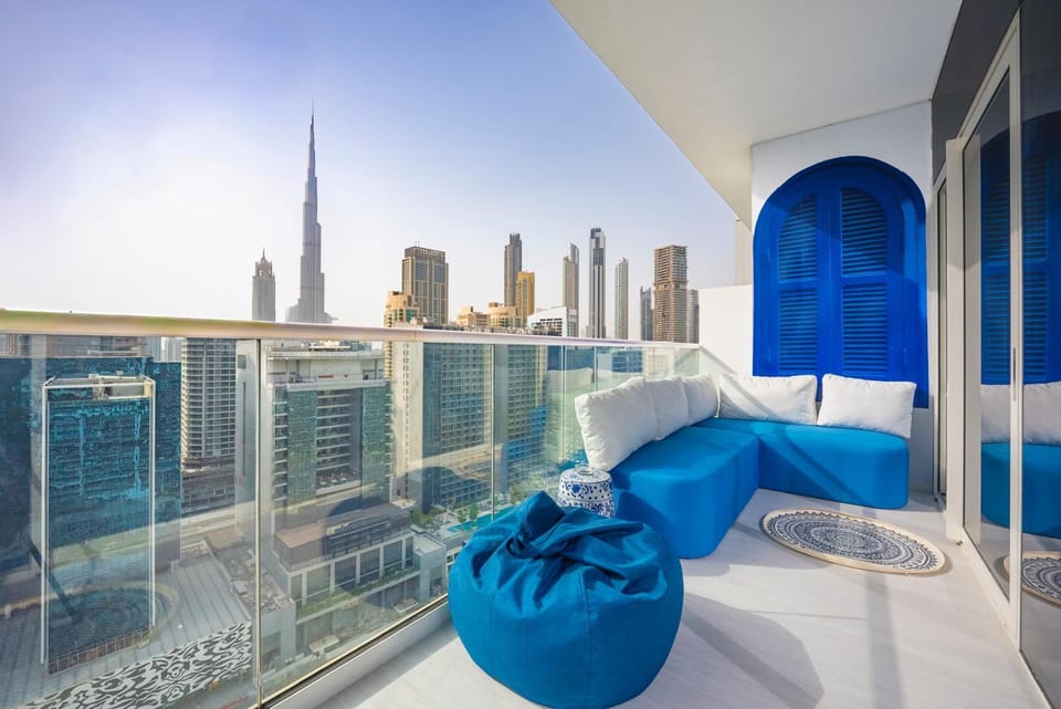 Day, View (from property/room), Balcony/Terrace, Living room, Seating area, City view
