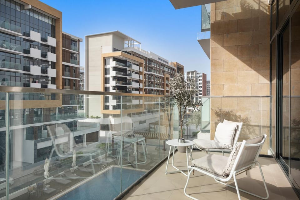 Property building, Patio, Day, View (from property/room), Balcony/Terrace, Pool view, Swimming pool, sunbed
