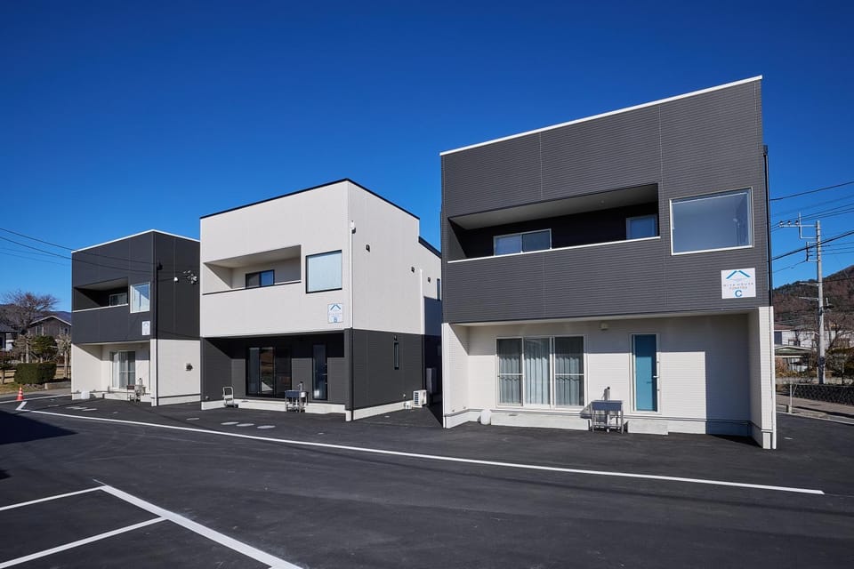 Property building, Day
