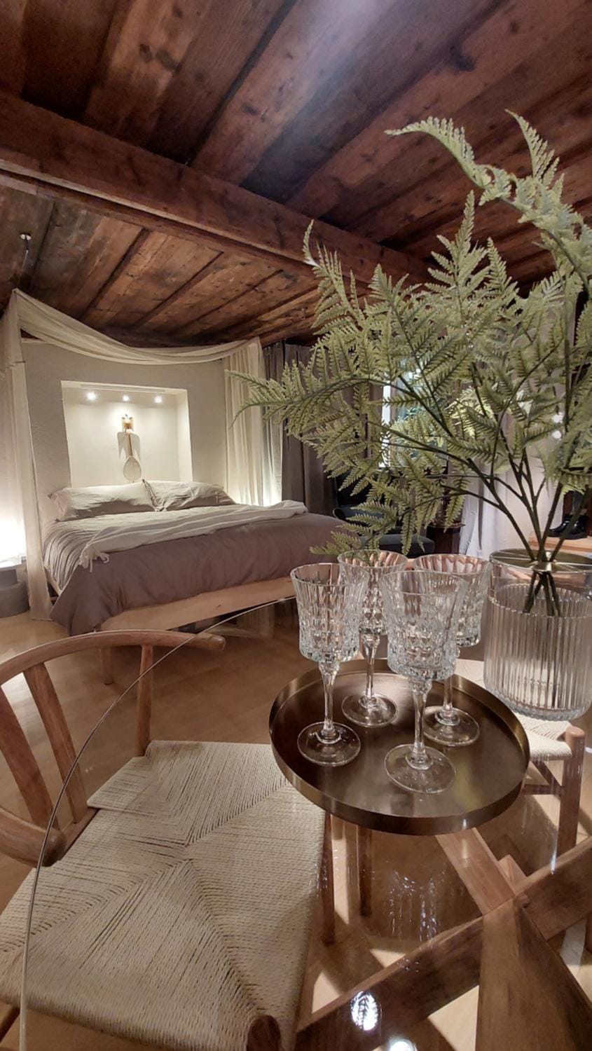 Bed, Living room, Seating area, Dining area, Bedroom
